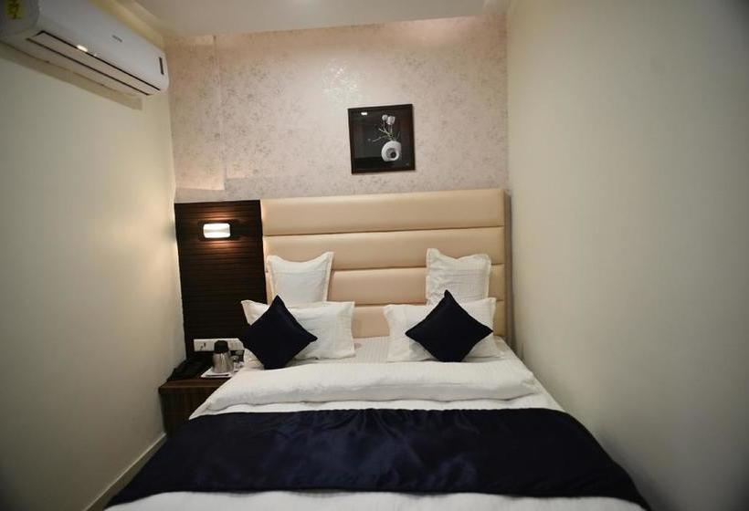 Hotel Royal Residency 4