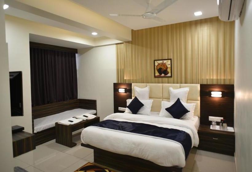 Hotel Royal Residency 9