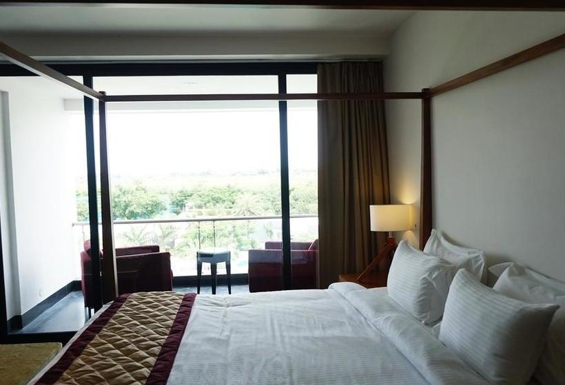 Resort The Emerald Club 12