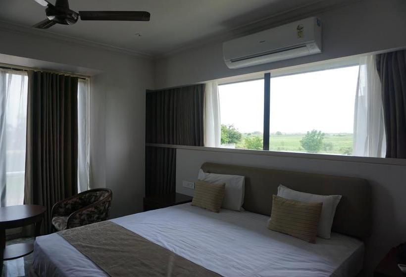 Resort The Emerald Club 16