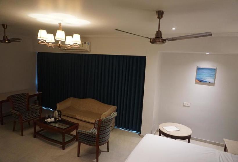 Resort The Emerald Club 2