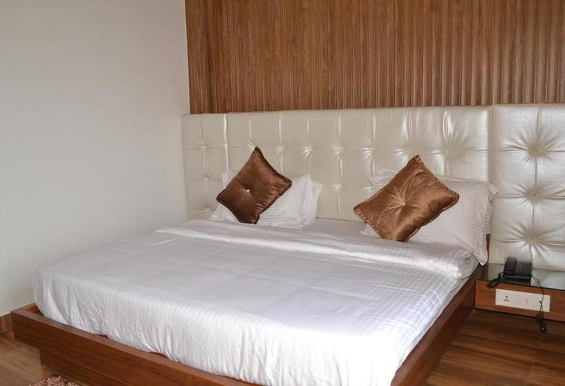 Sky Lark Hotel & Restaurant Uttarakhand