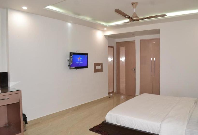 Sky Lark Hotel & Restaurant 17