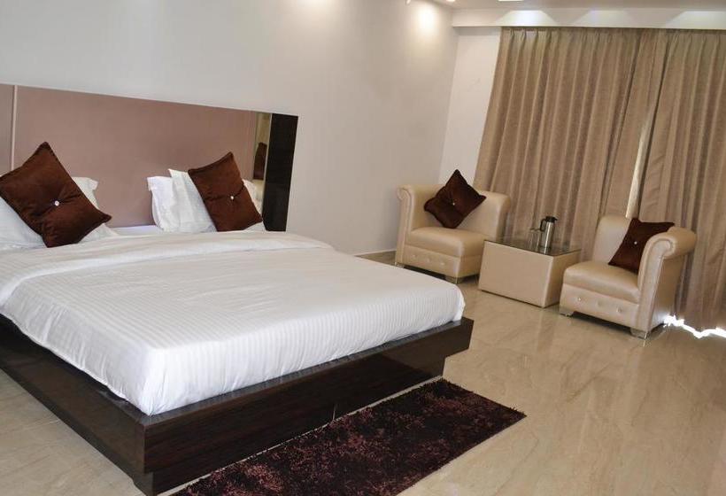 Sky Lark Hotel & Restaurant 19