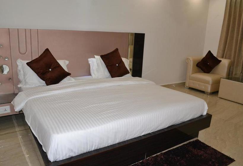 Sky Lark Hotel & Restaurant 20