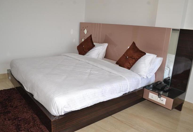 Sky Lark Hotel & Restaurant 4