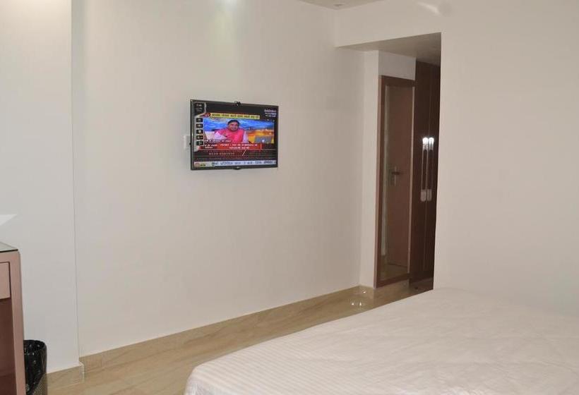 Sky Lark Hotel & Restaurant 6