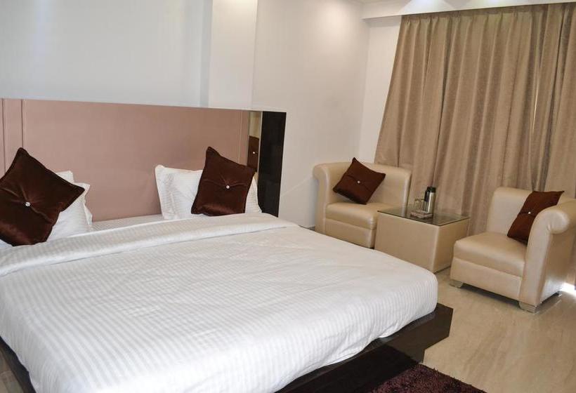 Sky Lark Hotel & Restaurant 7