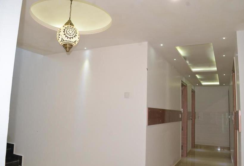 Sky Lark Hotel & Restaurant 8