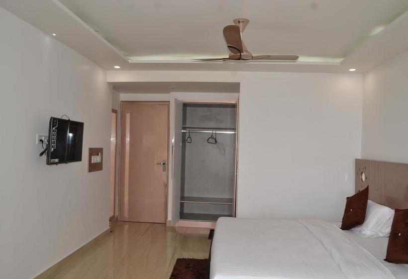 Sky Lark Hotel & Restaurant 9