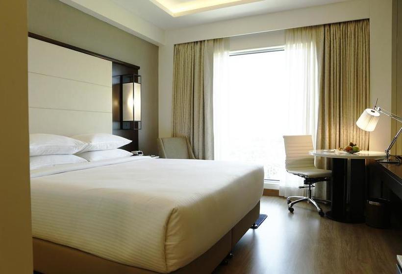 Hotel Courtyard By Marriott Surat 1