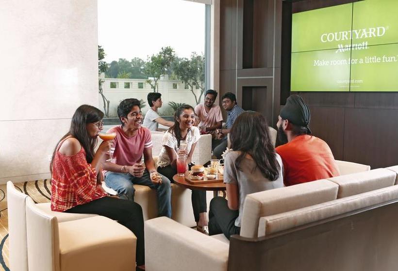 Hotel Courtyard By Marriott Surat 4