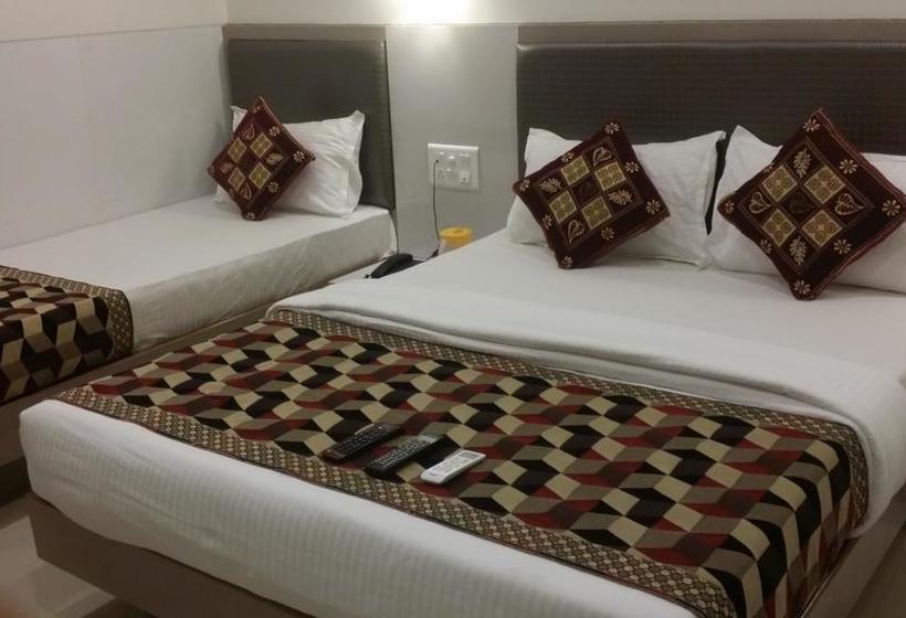 Hostel Room Maangta 133 @ Kurla West 3