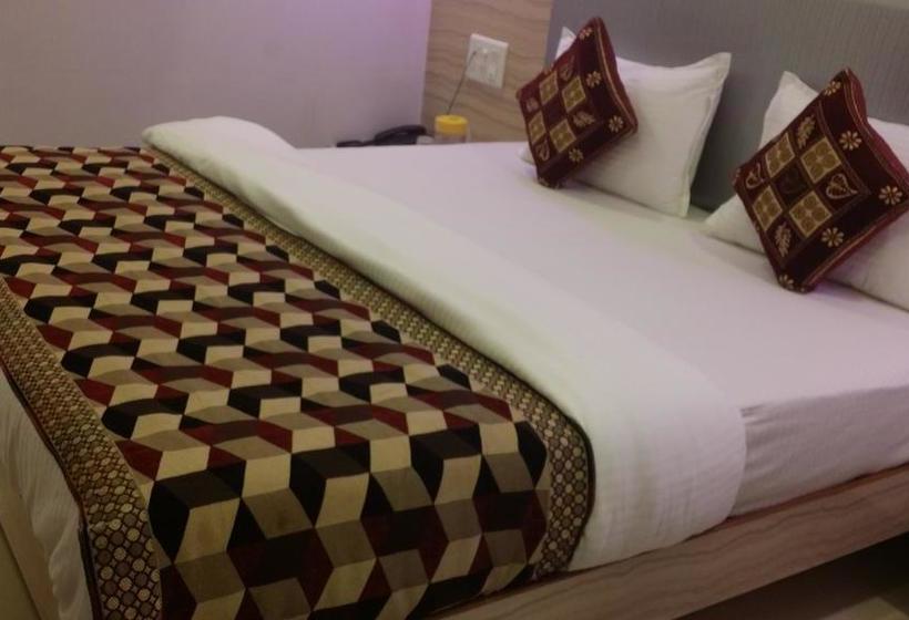 Hostel Room Maangta 133 @ Kurla West 9