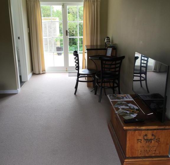 Bed and Breakfast Cambridge River Retreat 8