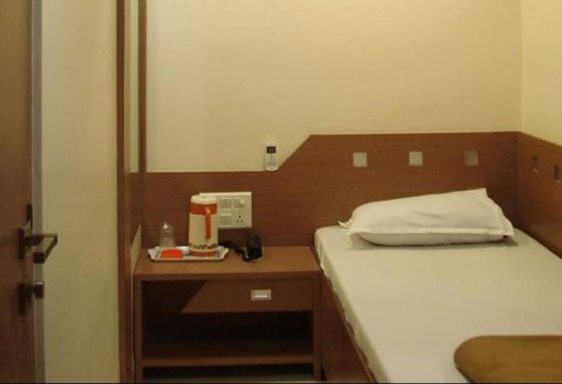 Hotel Room Maangta 219 @ Goregaon 3