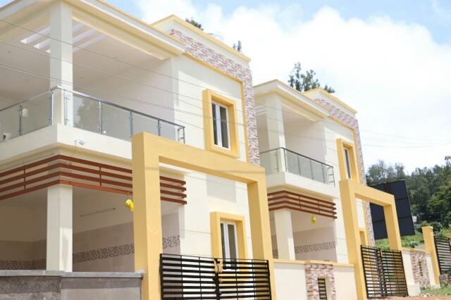 Hotel Eesha Gardens 1