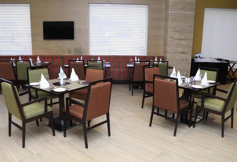 Hotel Ramada Jammu City Centre 8