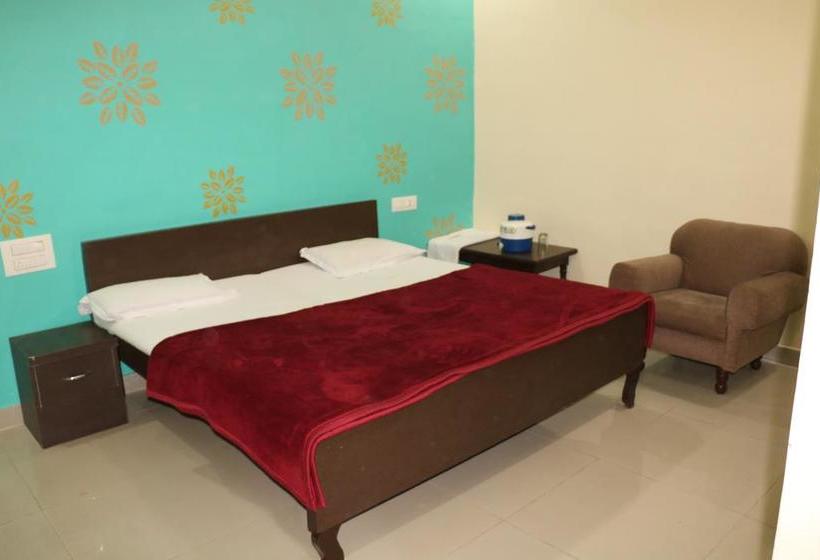 Hotel Ganesh & Rastaurent 9