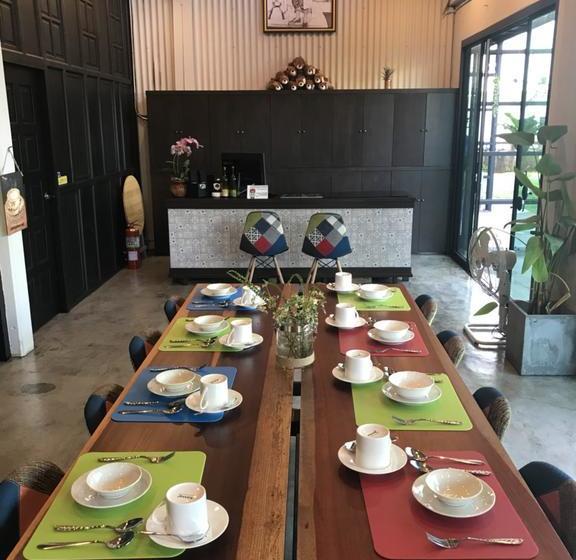 Hostel The Tree Sleep And Space 10