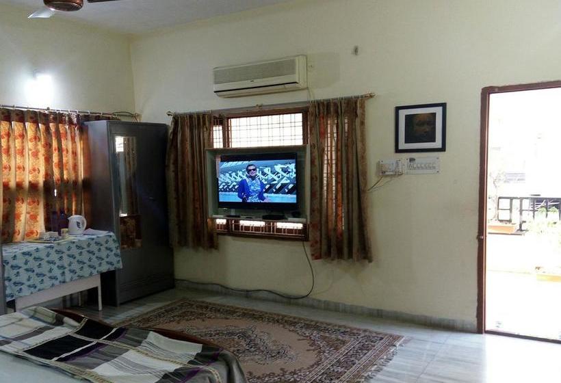 Bed and Breakfast Gokul Home Stay Indore 2
