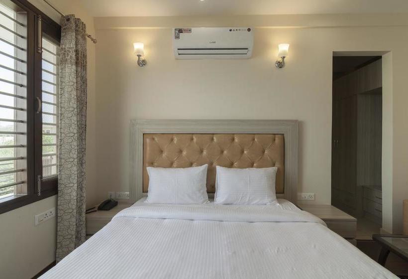 Fabhotel Tavishk Golf Course Road 16