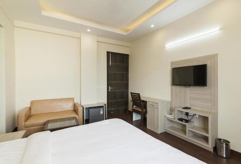 Fabhotel Tavishk Golf Course Road 18