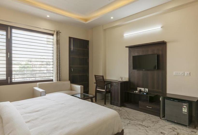 Fabhotel Tavishk Golf Course Road 4