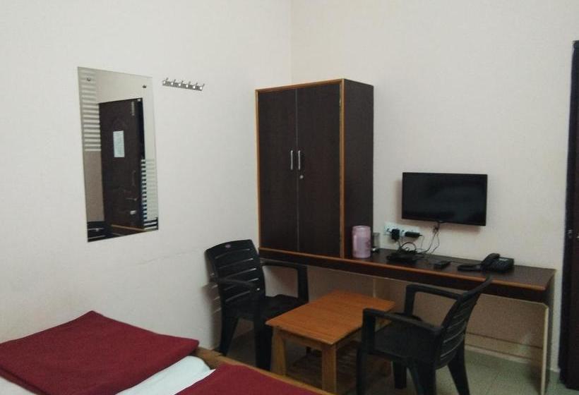 Hotel Sri Kalleshwara Lodge 13