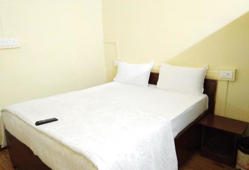 Hotel The First Corner Residency 11