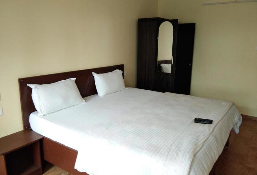 Hotel The First Corner Residency 12