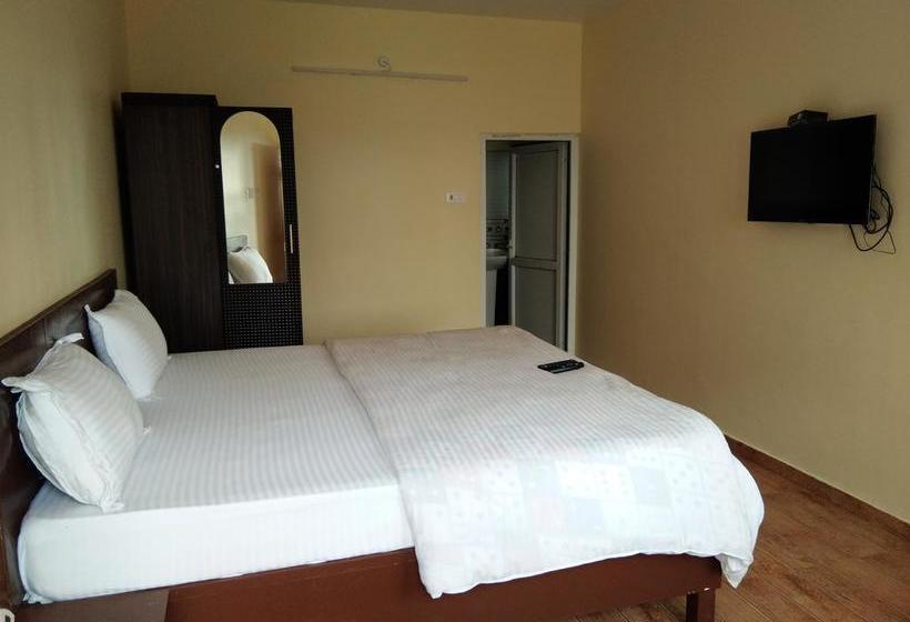 Hotel The First Corner Residency 18