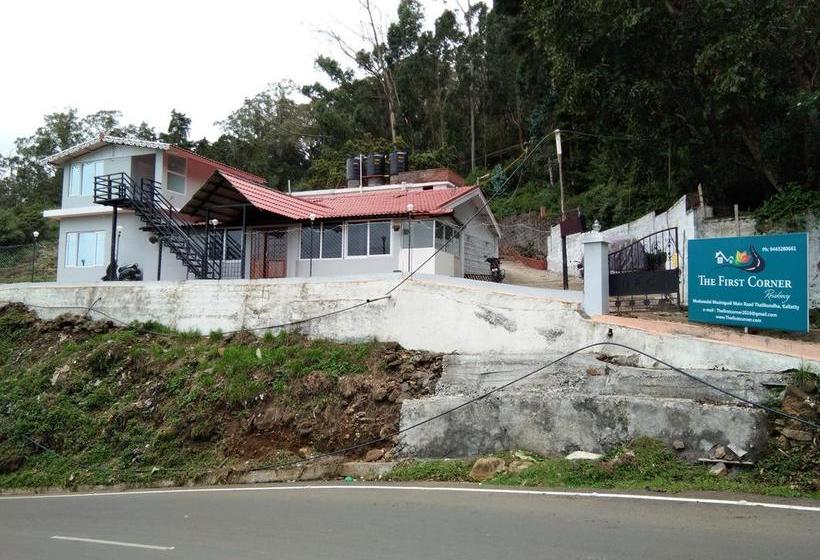 Hotel The First Corner Residency 4