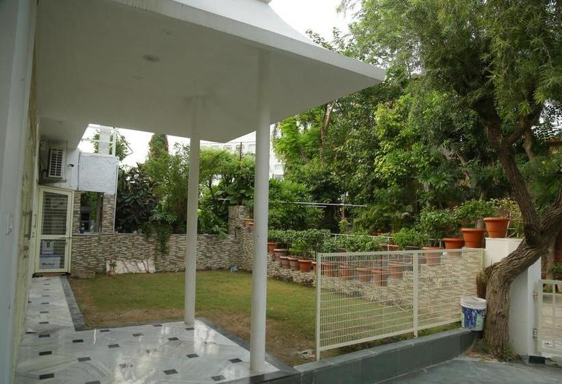 Bed and Breakfast Safarnama Agra 17