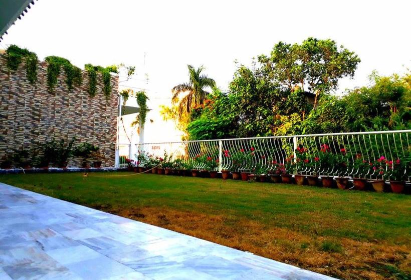 Bed and Breakfast Safarnama Agra 2