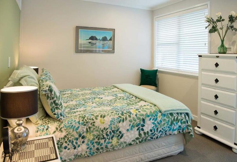 Bed and Breakfast Style In Ngaio 1
