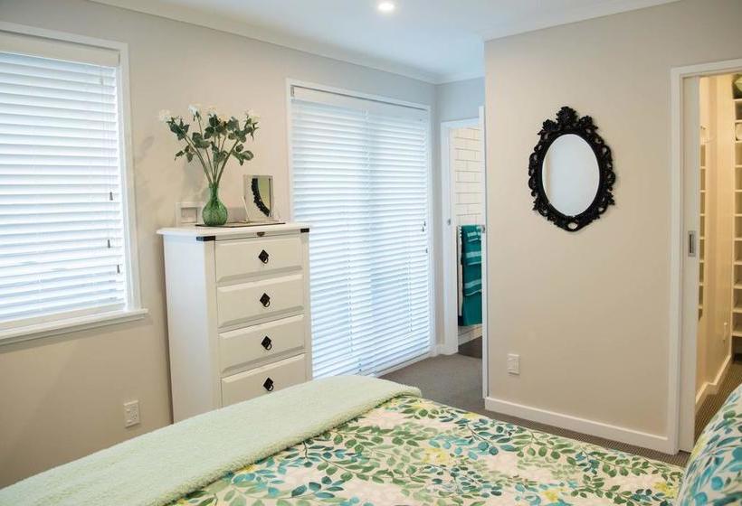 Bed and Breakfast Style In Ngaio 2