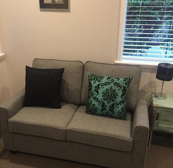 Bed and Breakfast Style In Ngaio 7