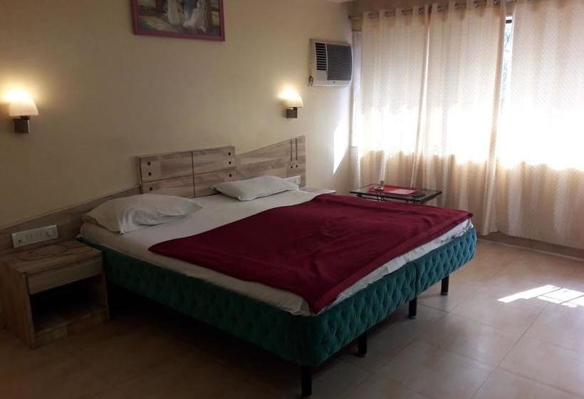 Hotel Ashwin White House 1