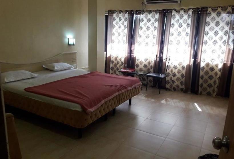 Hotel Ashwin White House 15