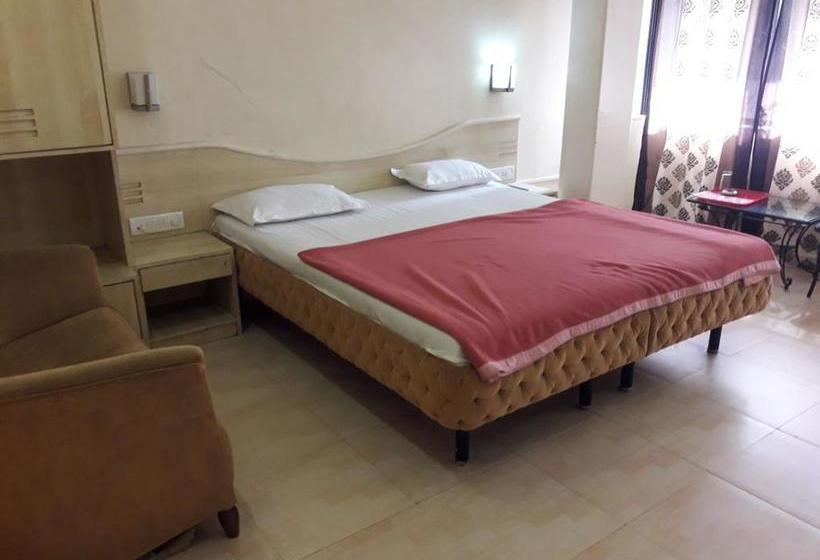 Hotel Ashwin White House 3