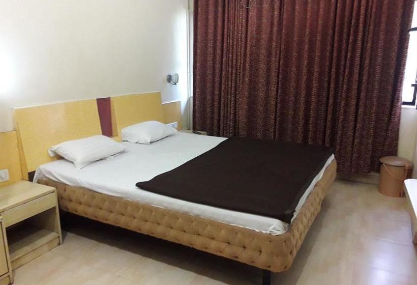 Hotel Ashwin White House 4