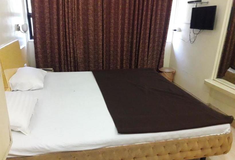 Hotel Ashwin White House 6