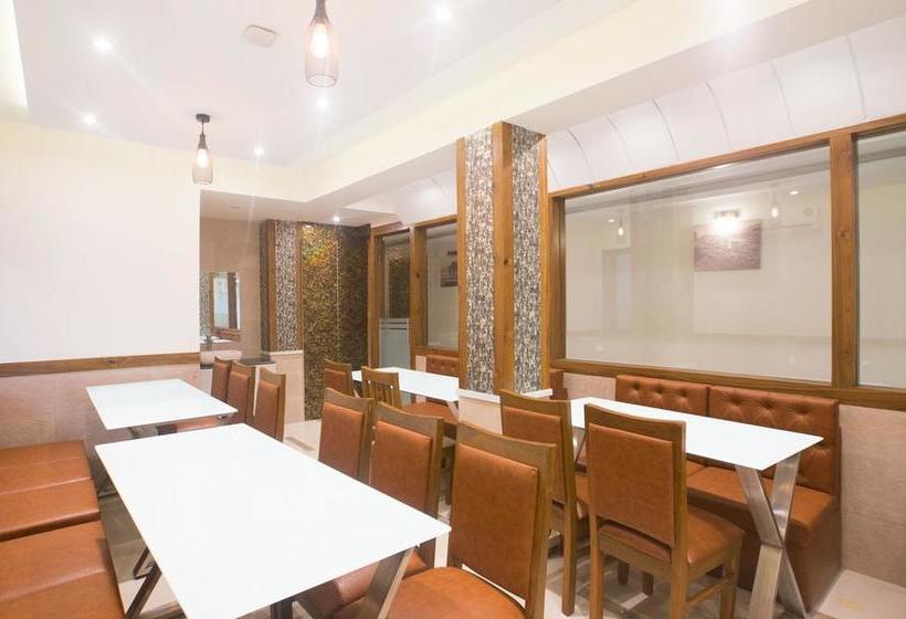 Hotel Treebo Amber International 1