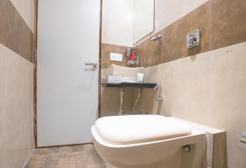 Hotel Treebo Amber International 10