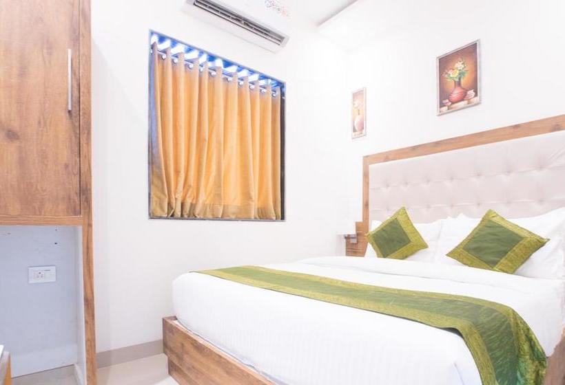 Hotel Treebo Amber International 13