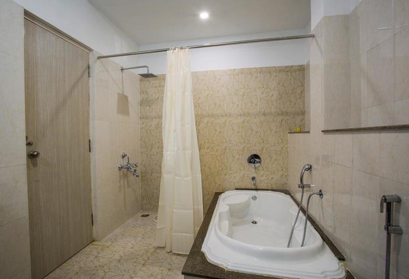 Fabhotel Cinemascope East Coast Road 6