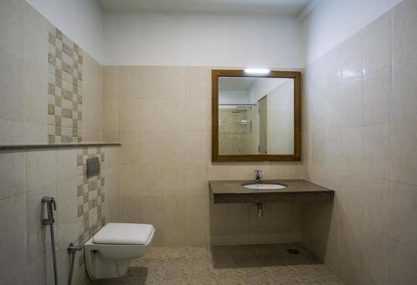 Fabhotel Cinemascope East Coast Road 7