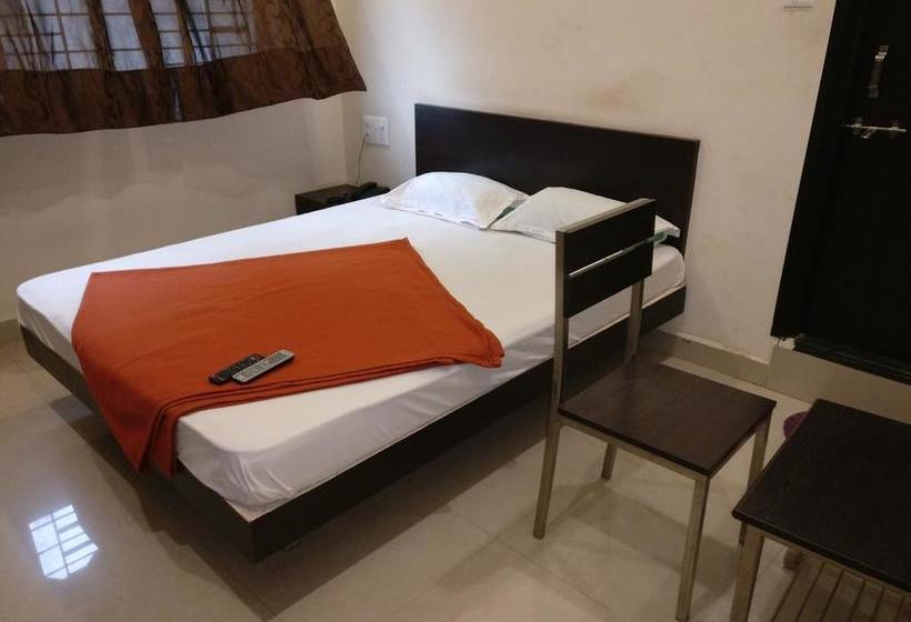 Hotel Brindavan Lodge 11