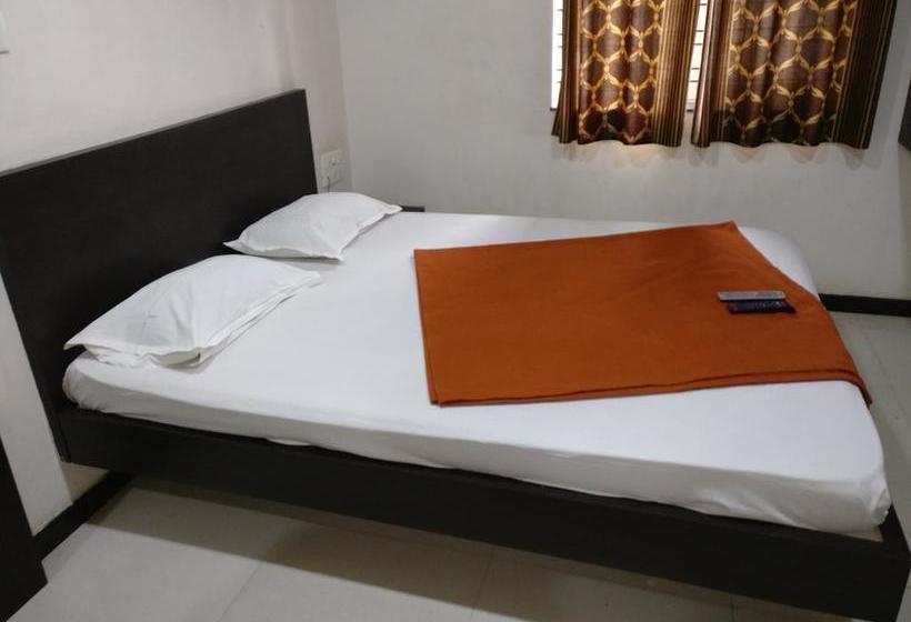 Hotel Brindavan Lodge 12